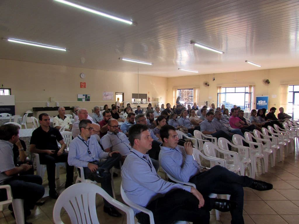 Evento em Arapongas integra três moveleiras