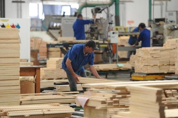 Com incertezas, indústria corta investimentos