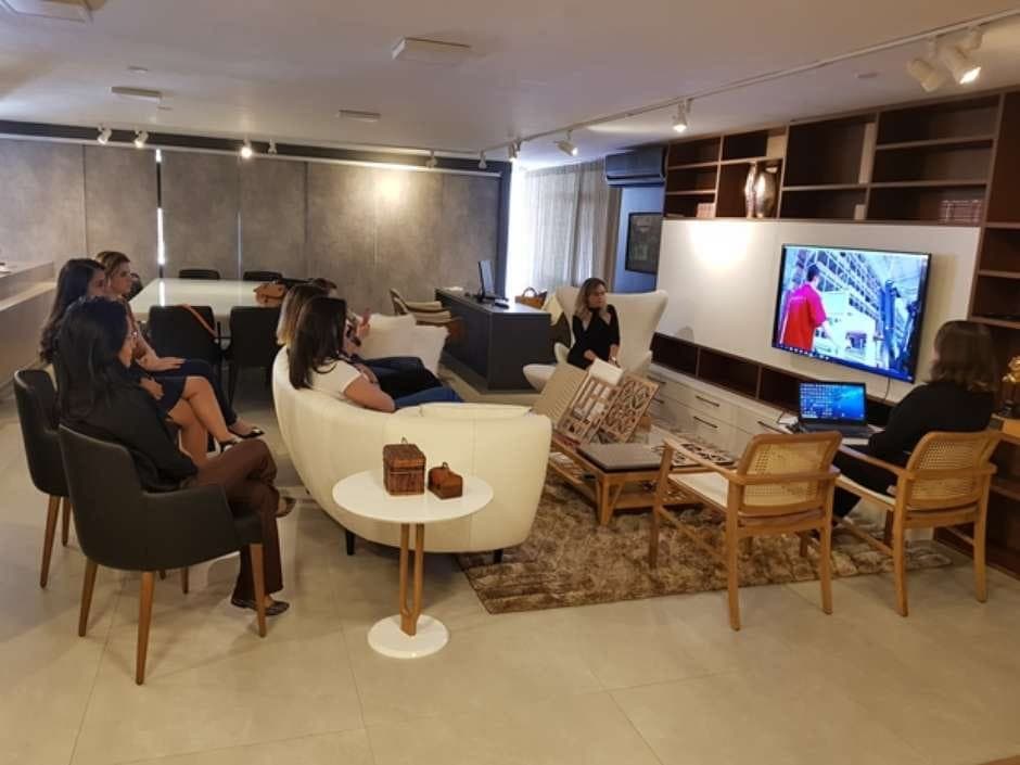 Idélli recebe designers em reuniões técnicas