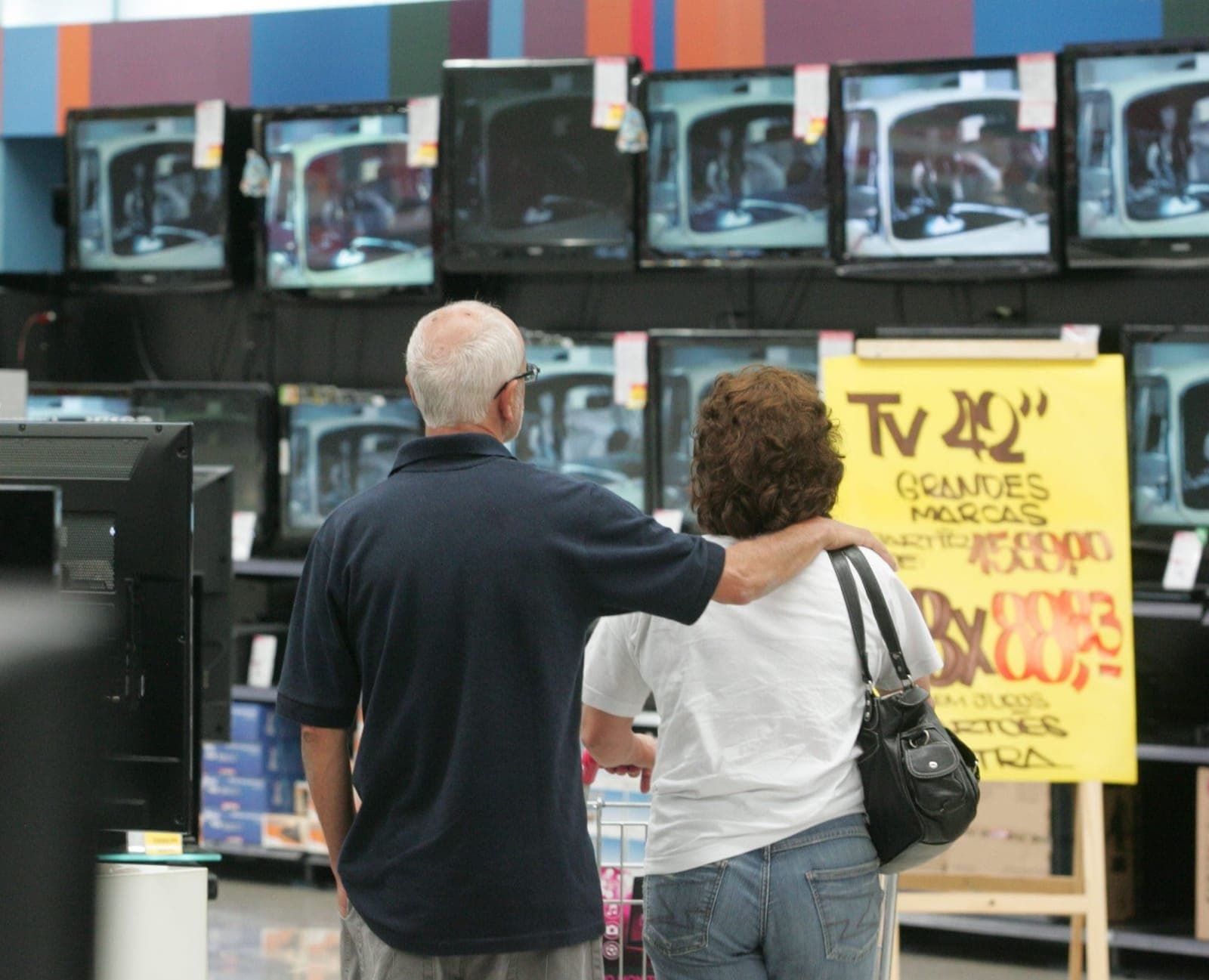 Consumo das Famílias cresce 1,7% no 2º tri