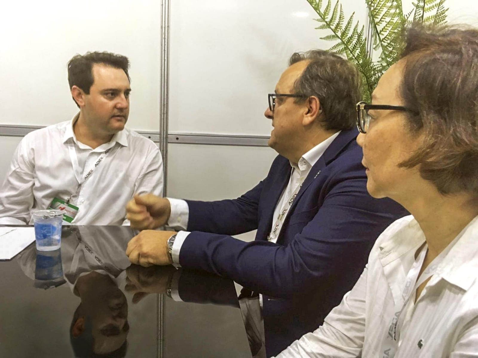Ratinho Junior em reunião com os reitores da UEM e UEL, durante a Movelpar