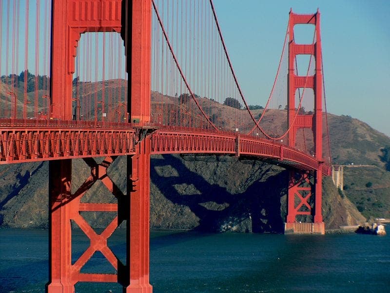 Empresa cria móveis com cabos da Golden Gate