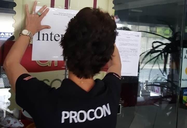 Procon de Blumenau interdita loja de móveis e decorações