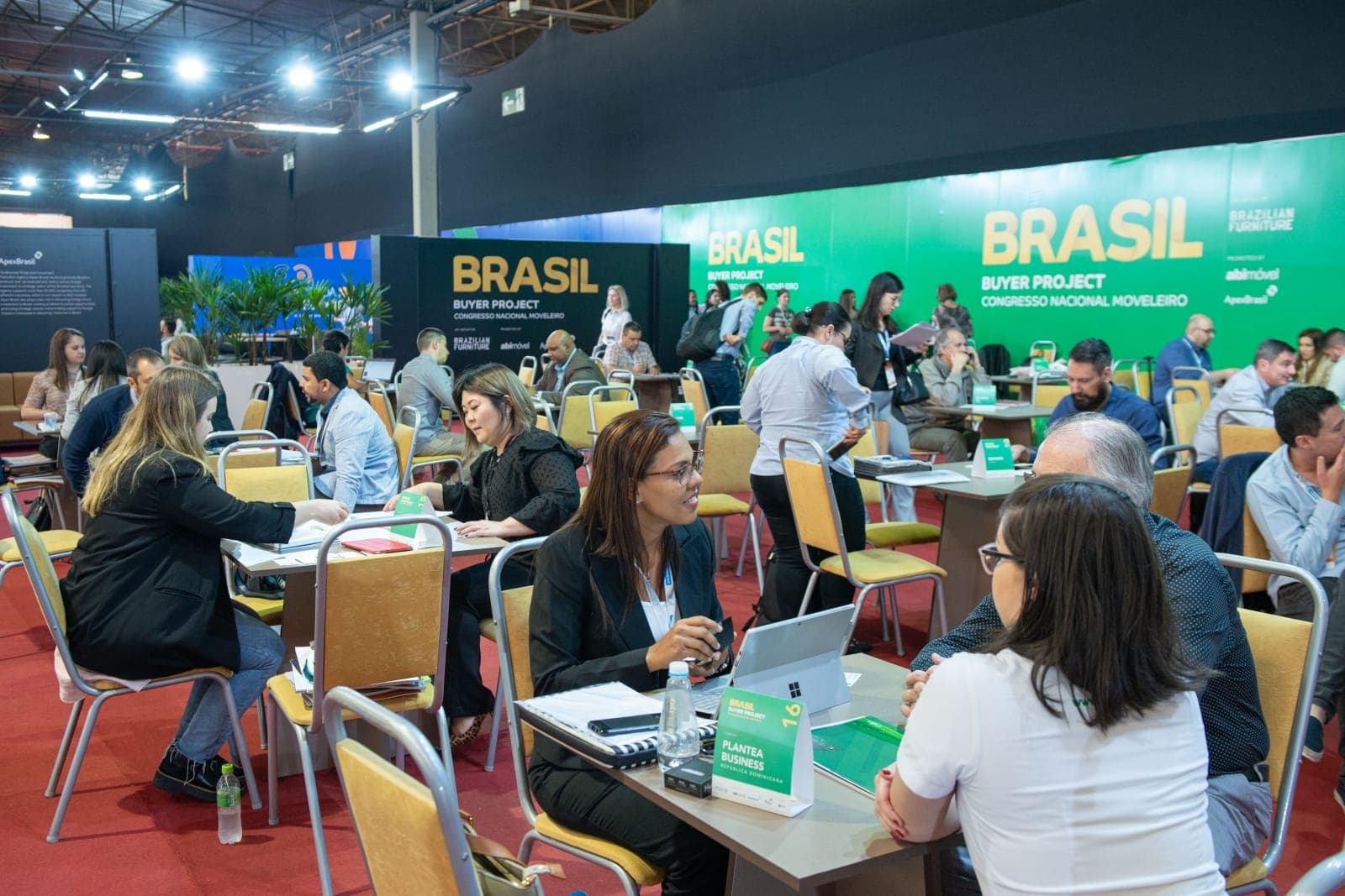 Feira de Arapongas promove negociações internas e externas