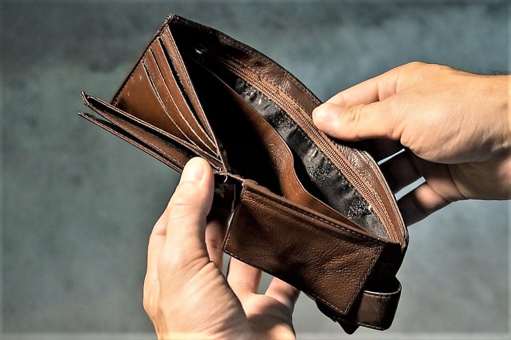 Inadimplência do consumidor cai mais de 3% em 12 meses