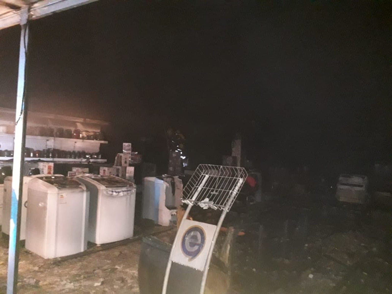 Incêndio atinge loja de móveis e eletrodomésticos em MG