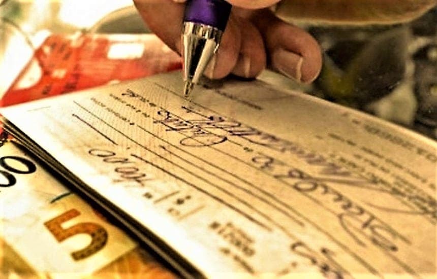 Banco Central reduz juros do cheque especial pela metade