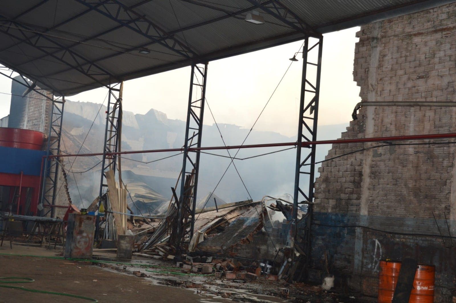Fábrica de Móveis Fissare é atingida por grande incêndio