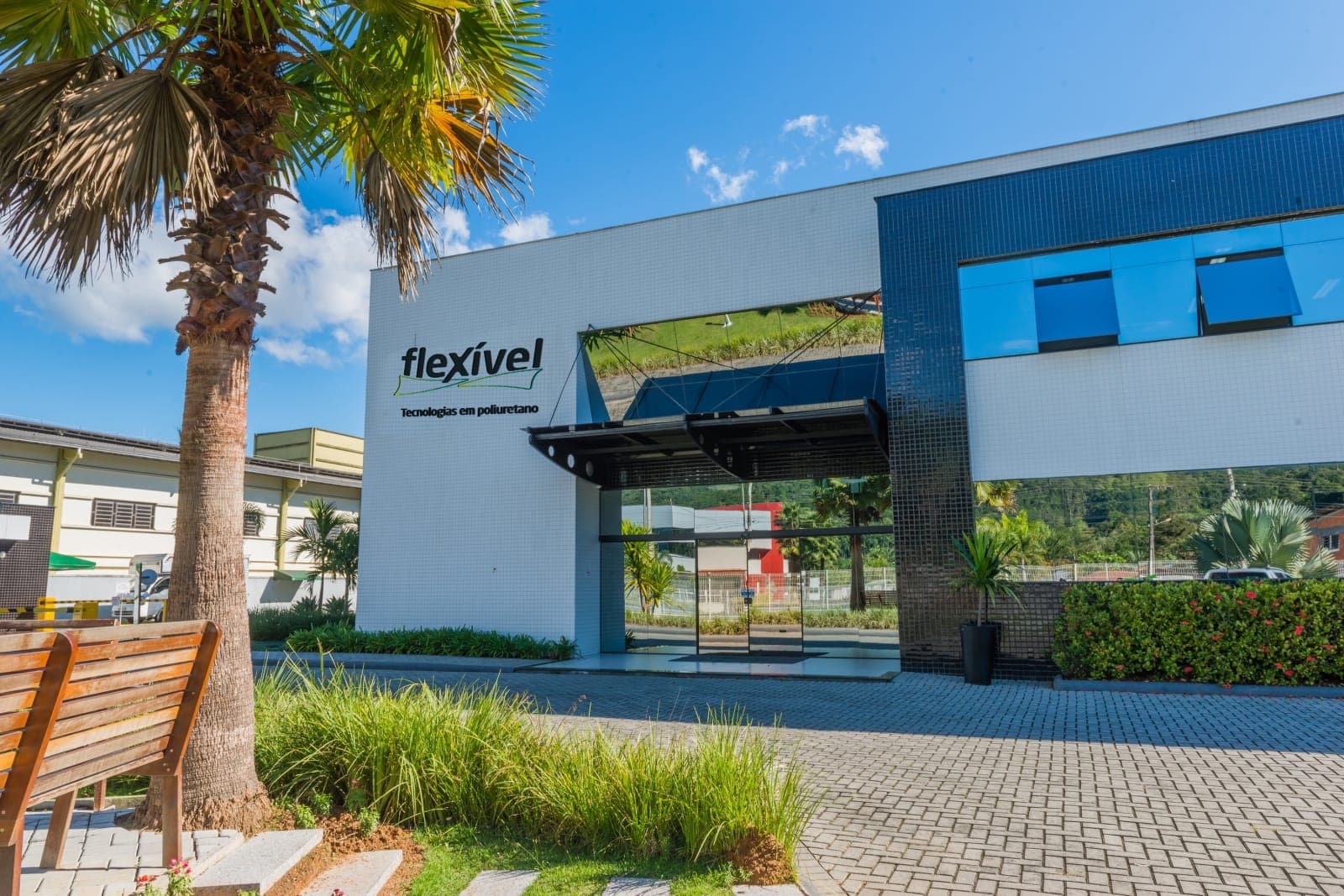 Flexível é a nova distribuidora dos produtos da Momentive