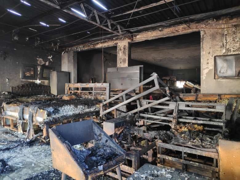 Incêndio destrói loja de colchões no MS