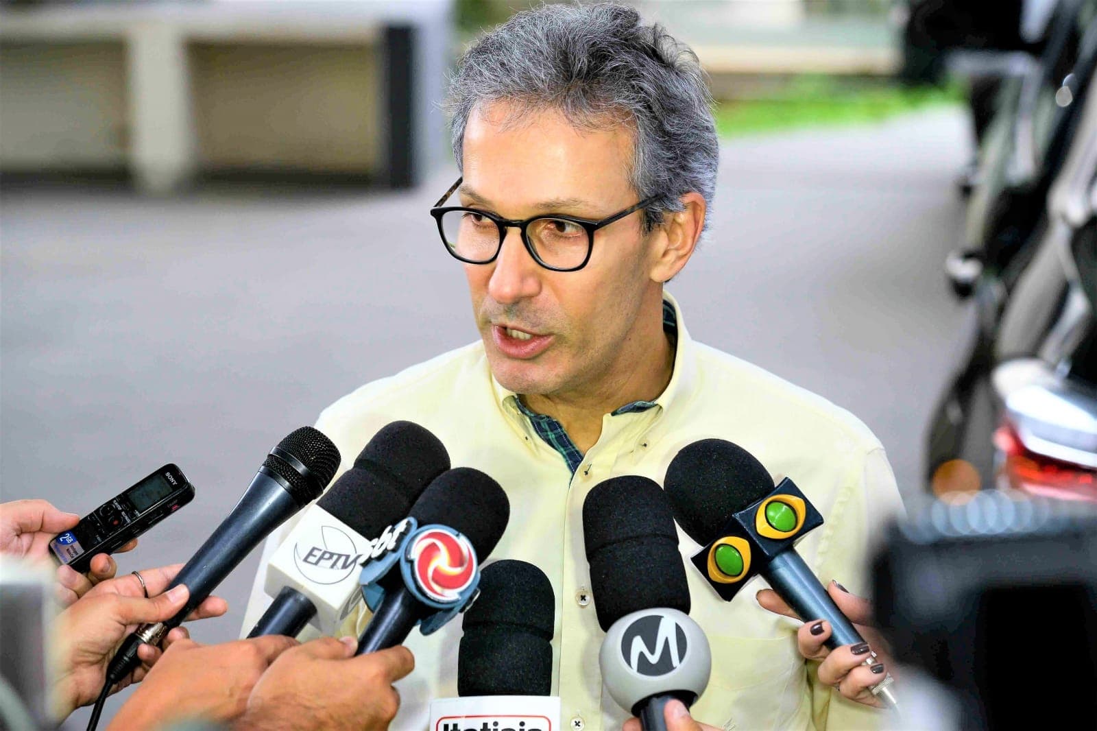 Zema anuncia plano para reabertura do comércio em Minas