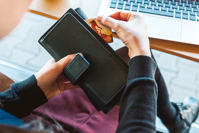 Pandemia faz comércio de móveis crescer 94% na internet
