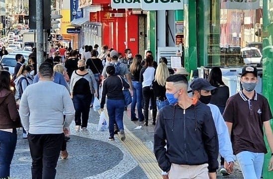 Comércio estima em 6,3% a retração no varejo este ano