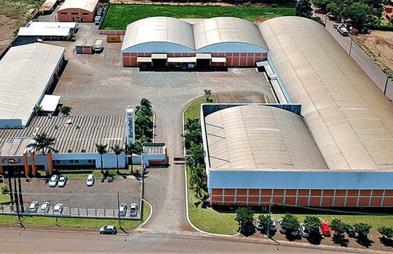 HB Móveis comemora 20 anos relembrando trajetória familiar