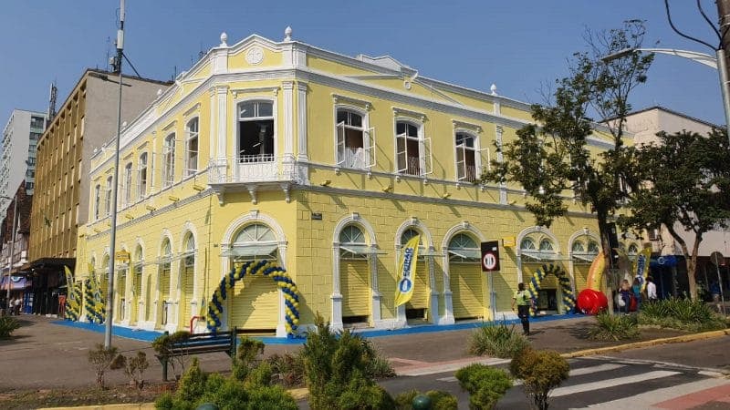 Rede Feirão de Móveis inaugura megaloja em Joinville (SC)