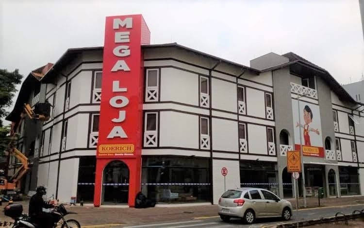 Koerich inaugura megaloja de três andares em Joinville (SC)