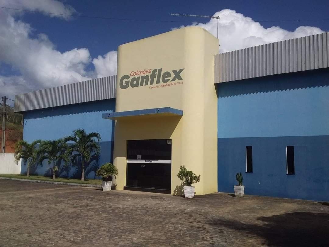 Instalada em 2006 às margens da BA-120, em Gandu, a Colchões Ganflex tem 16 anos de participação na economia local
