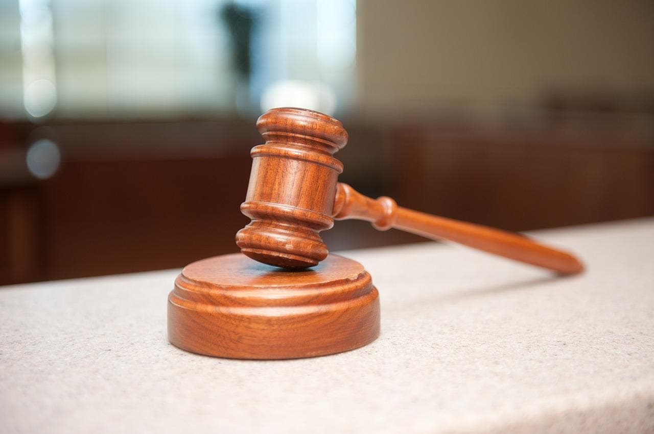 Mesmo depois de formalmente alertados pelo Procon e pela 7ª Promotoria de Justiça, os proprietários continuaram realizando a venda de produtos