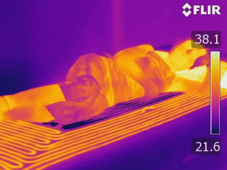 Imagem infravermelha do colchão com temperatura controlada. (Crédito da imagem: Universidade do Texas, em Austin)