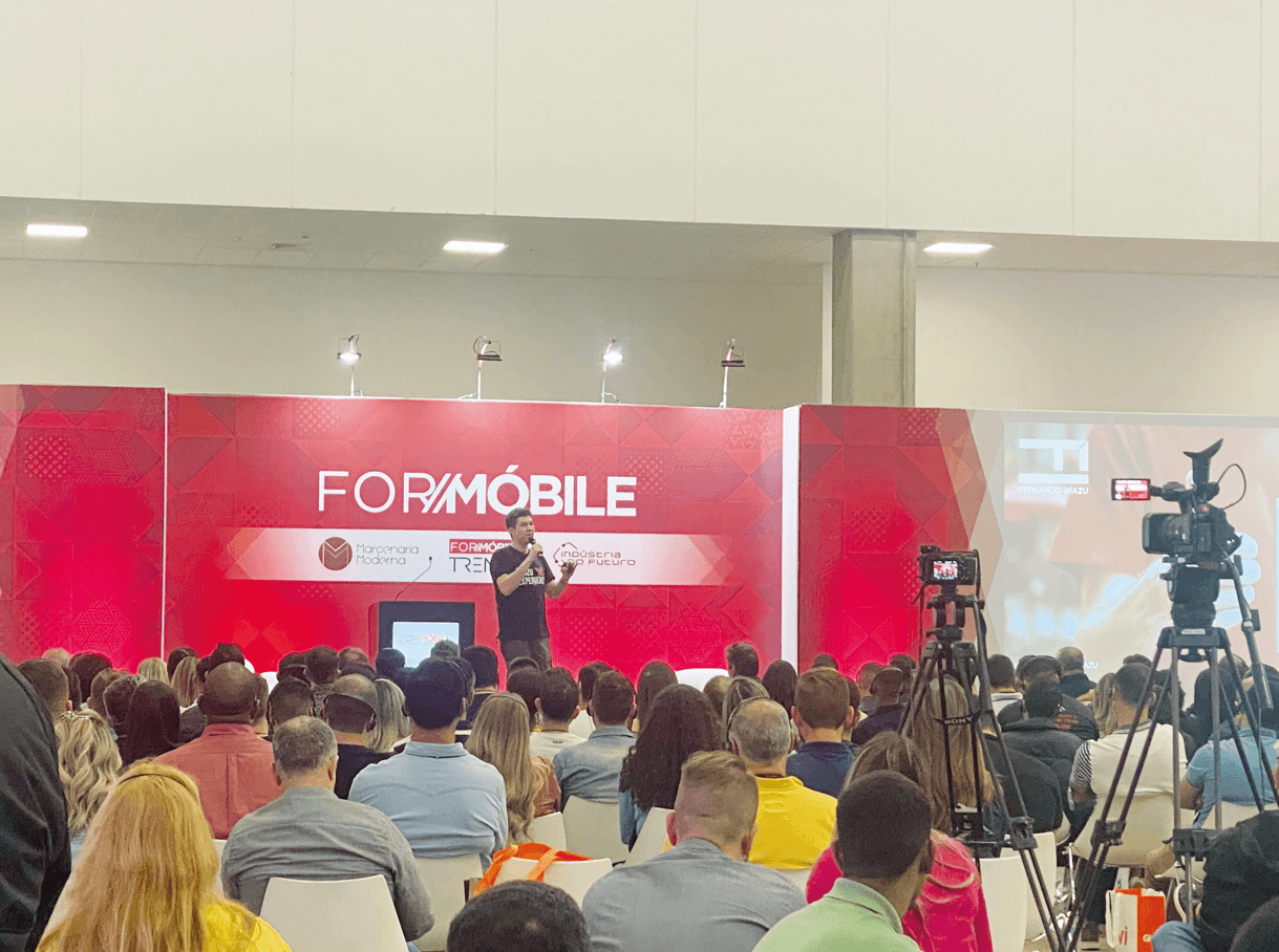 Fernando Imazu durante sua palestra no Palco Principal da ForMóbile