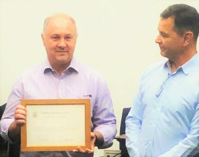 Adilson Rodrigues recebe moção de aplauso da Câmara de Arapongas