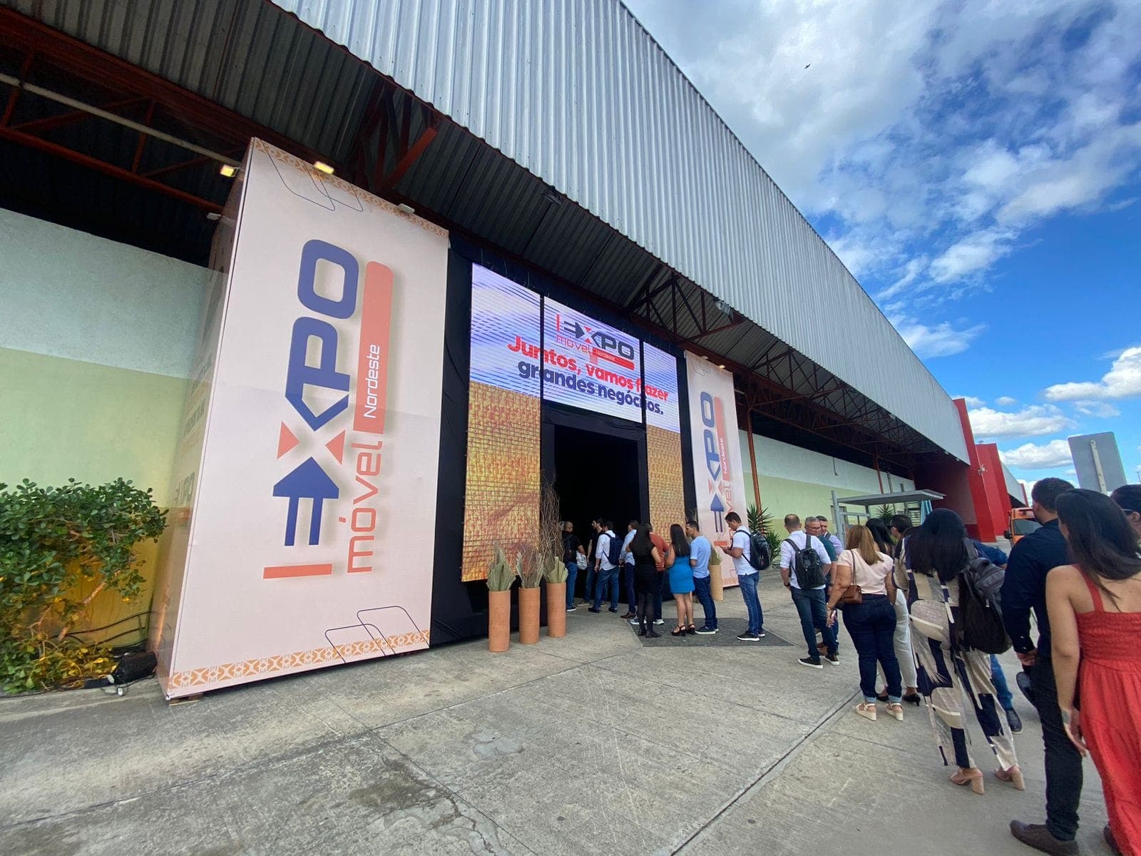 Expomóvel Nordeste tem 1° dia agitado em Caruaru (PE)