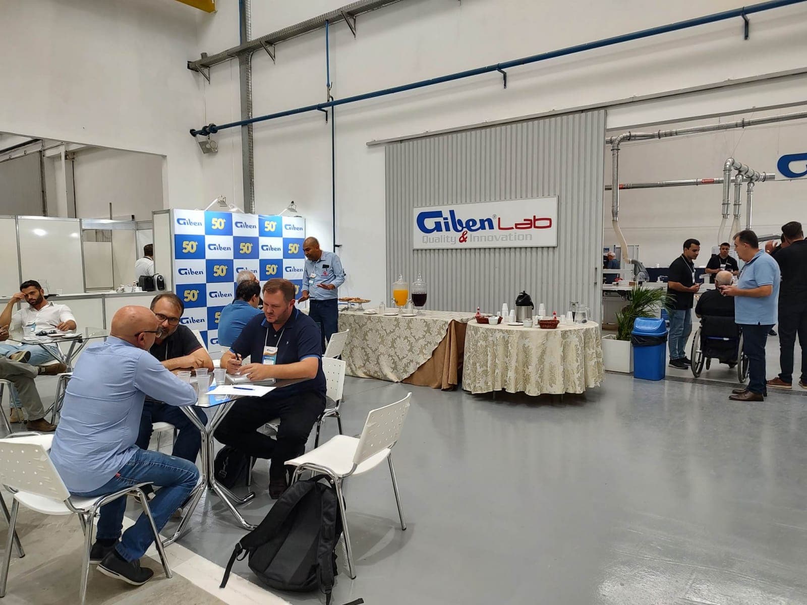 Giben recebe parceiros e mostra novidades em evento de 50 anos
