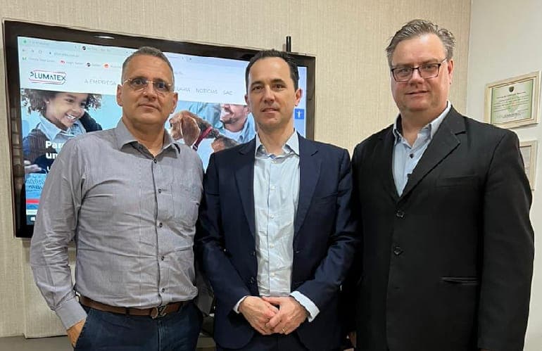 Rodrigo Melo, Lars Müller e Frédéric Beucher, CEO da BekaertDeslee