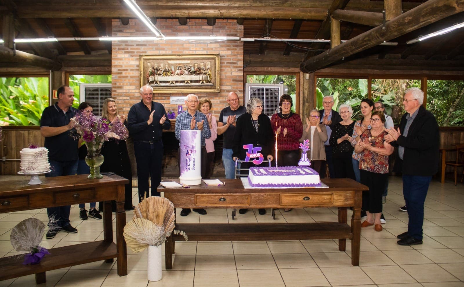 Artecola completa 75 anos com misto de energia e experiência