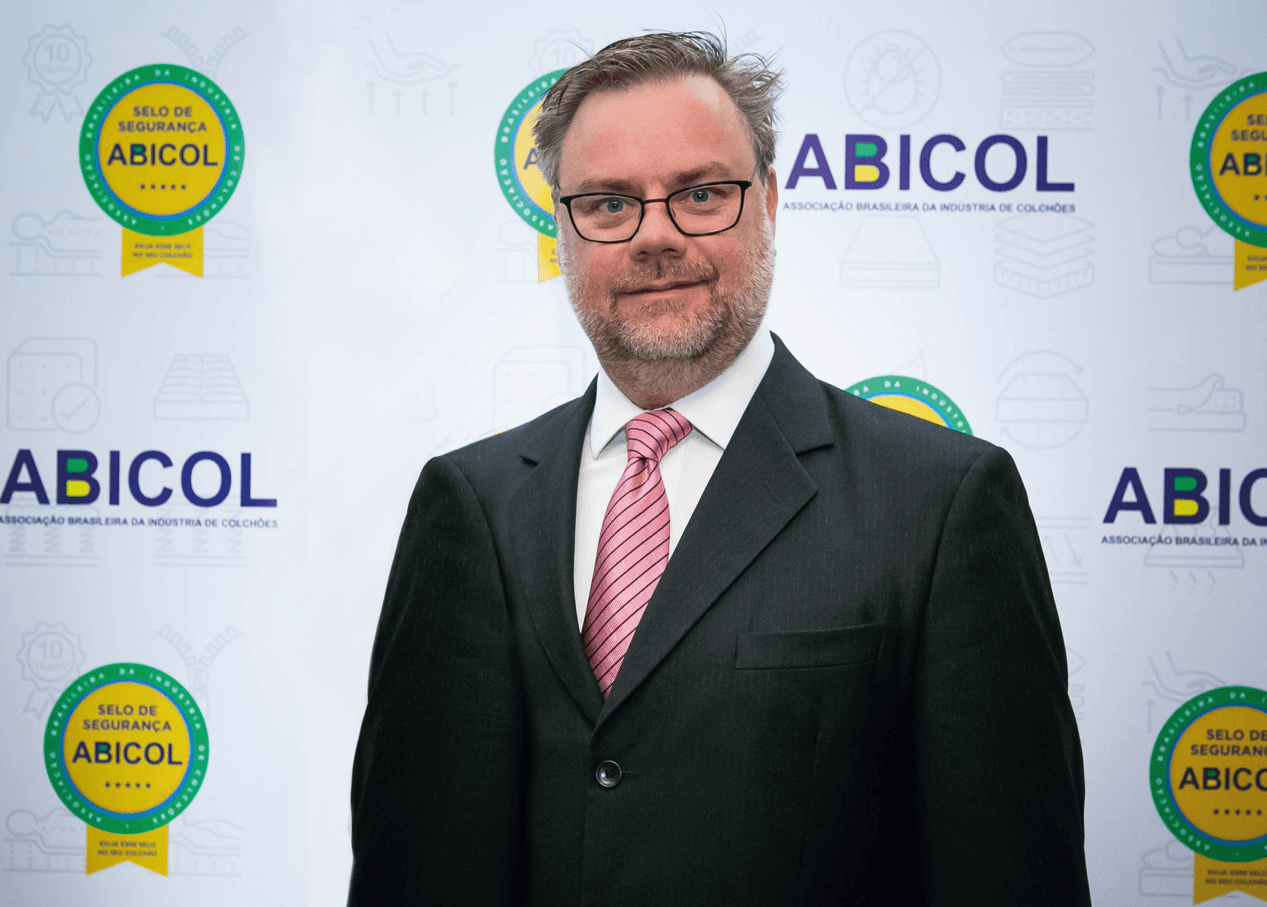 Desconstrução e reaproveitamento do colchão é tema no Enicol