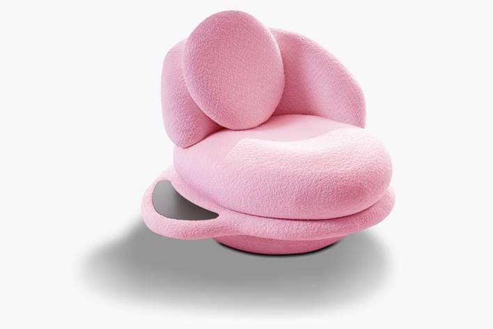 Quorum Home Design apresenta Poltrona Gel no estilo Barbiecore