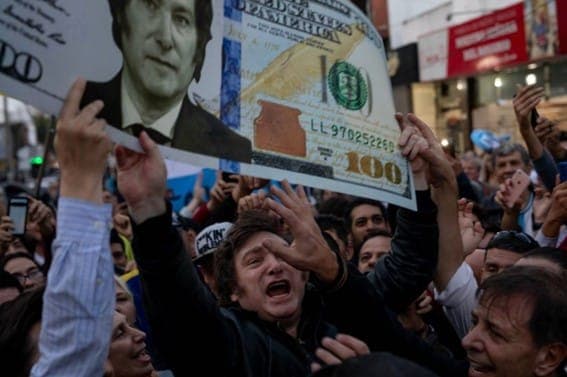 Como os argentinos já dolarizam a economia por conta própria