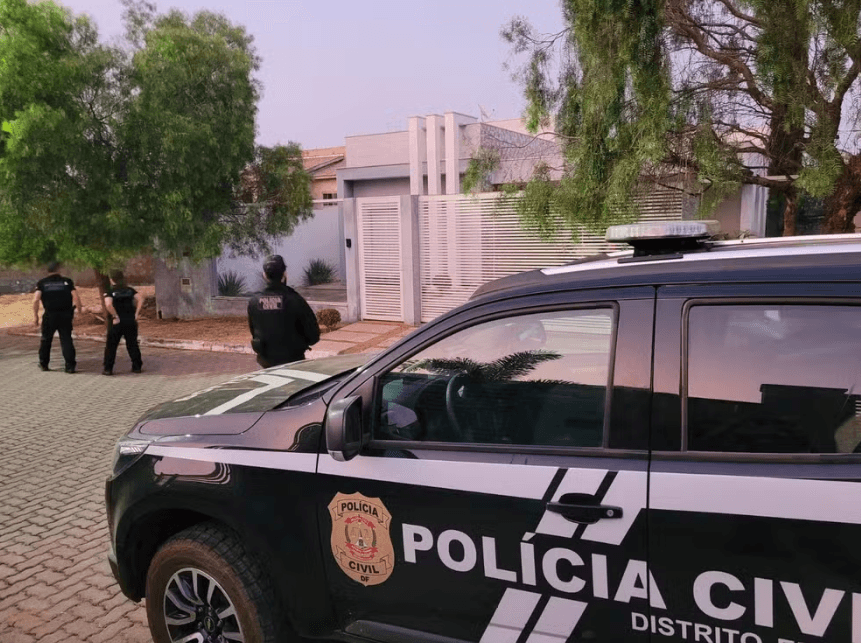 Policiais cumprem mandados em Sobradinho, Planaltina e Anápolis. — Foto: Divulgação/PCDF