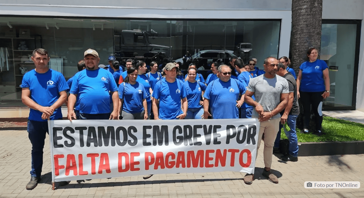 Greve de trabalhadores em empresa moveleira de Arapongas