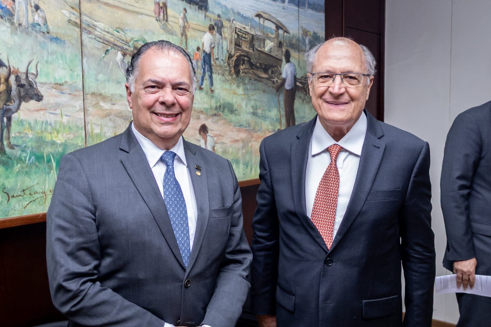 FIESC pede inclusão de madeira e móveis em exceções ao tarifaço