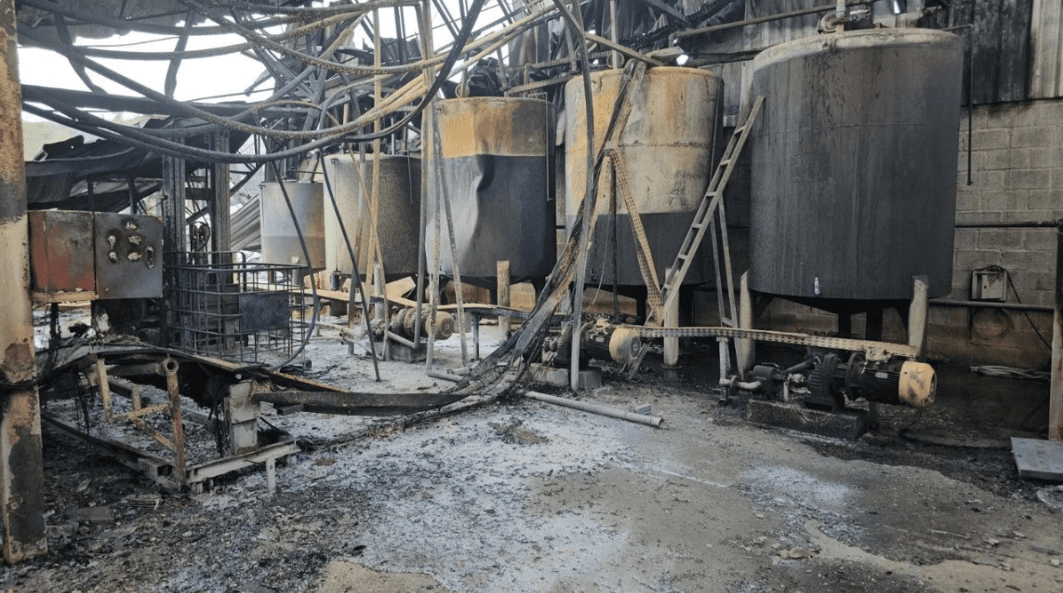 Grande incêndio destrói fábrica de móveis em Ubá (MG)