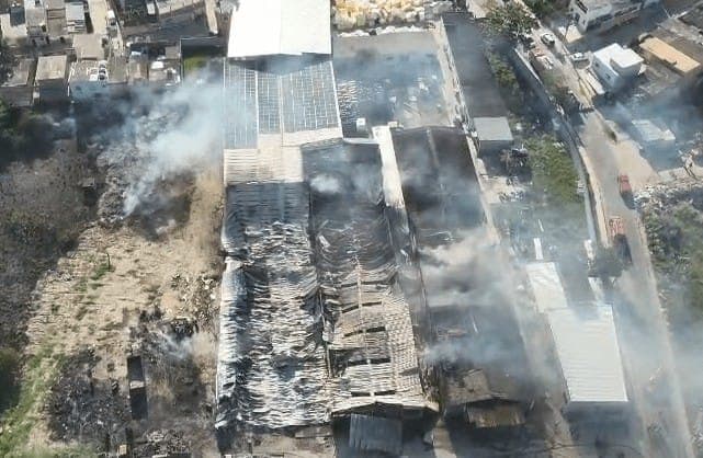 Incêndio destrói mais uma fábrica de colchões, agora no Rio