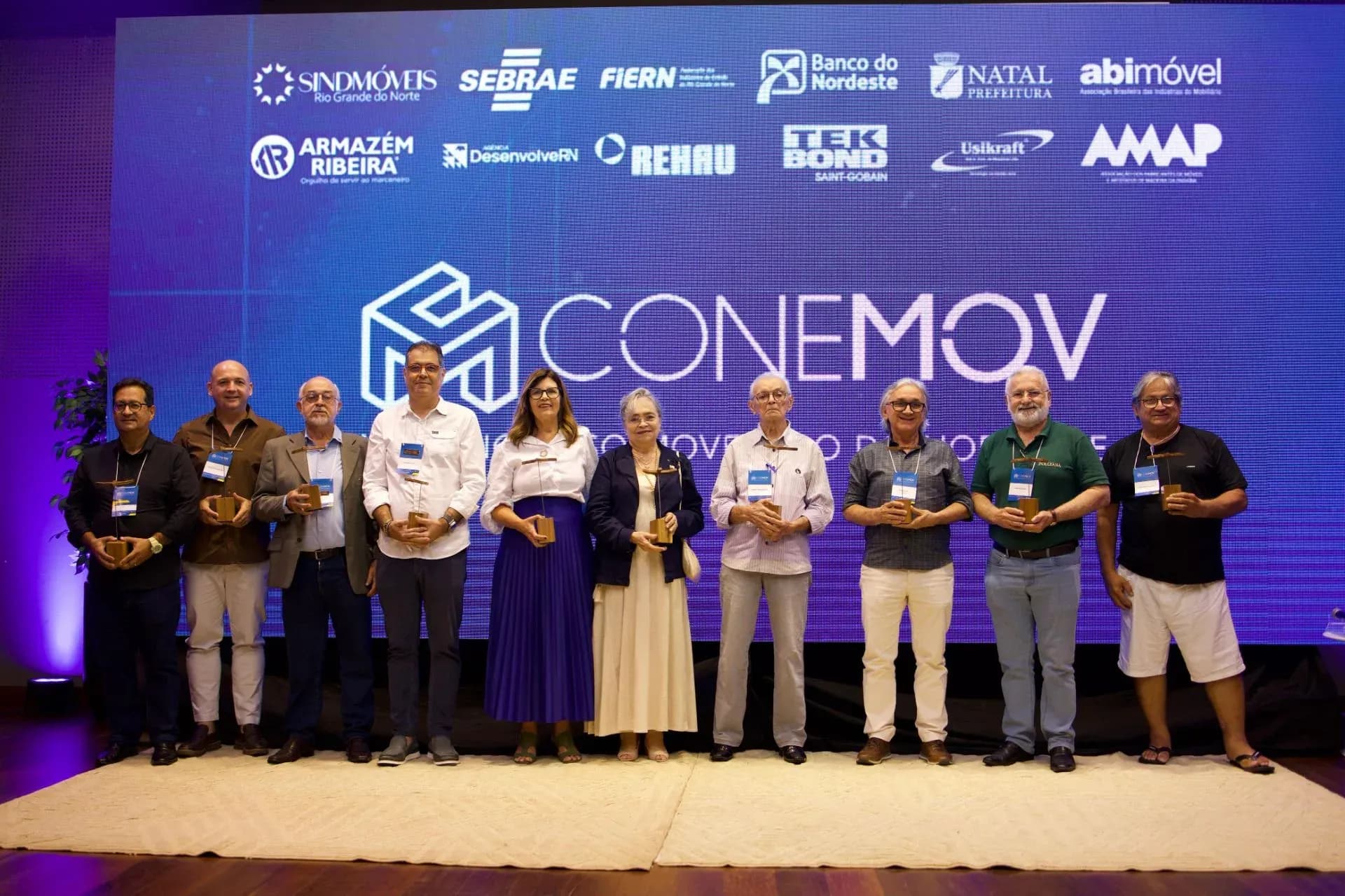 CONEMOV homenageia Adeilton Pereira por atuação no setor moveleiro