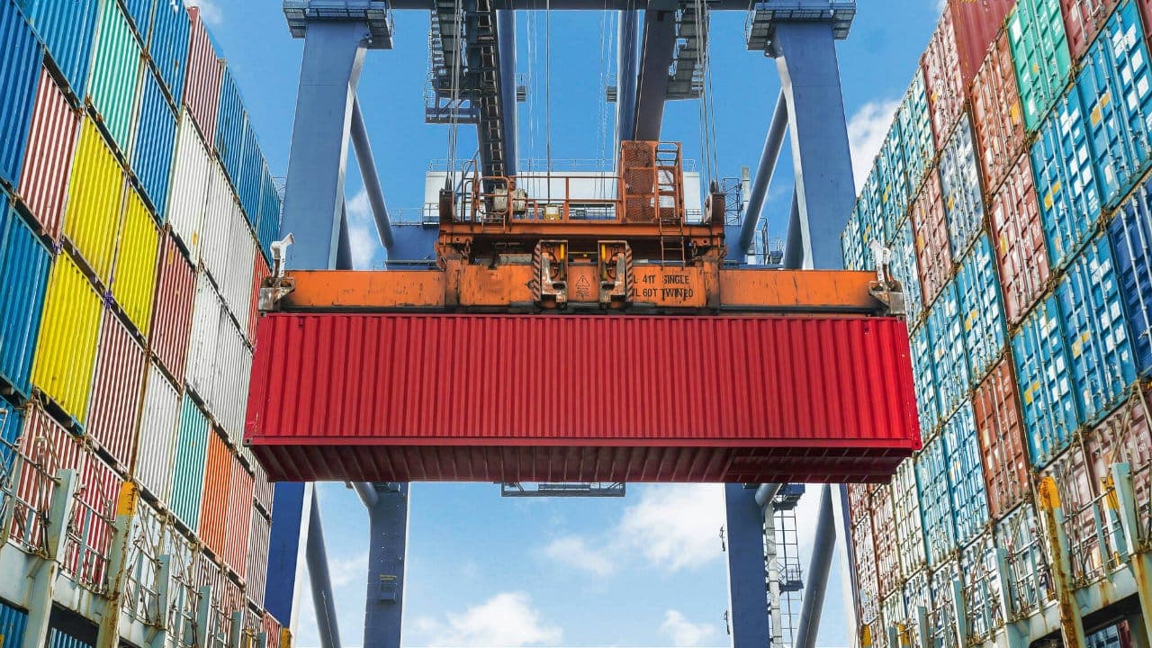 Exportações de móveis despencam em maio