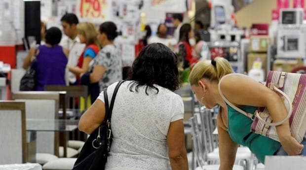 Movimento do Comércio avança 3% no semestre