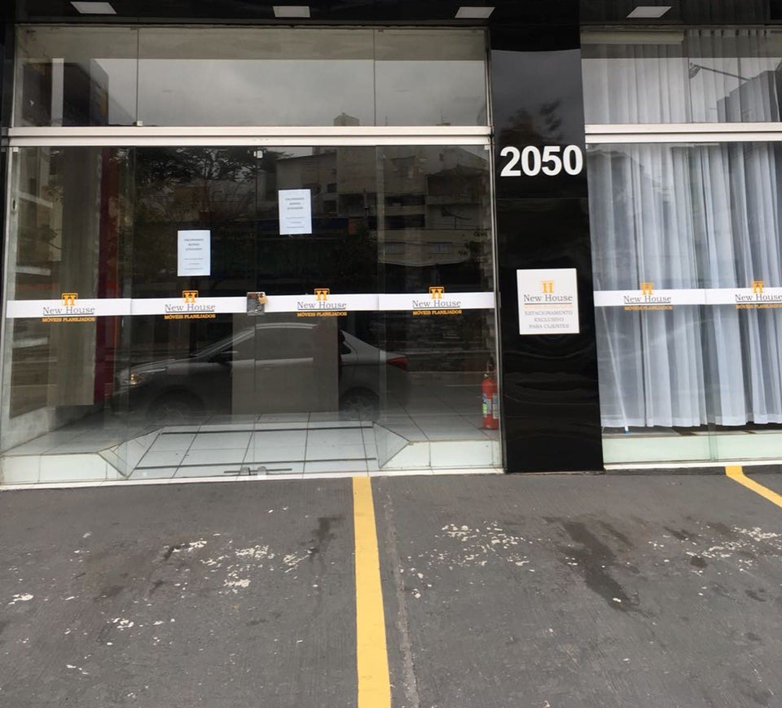 Loja de móveis fecha e deixa clientes na mão