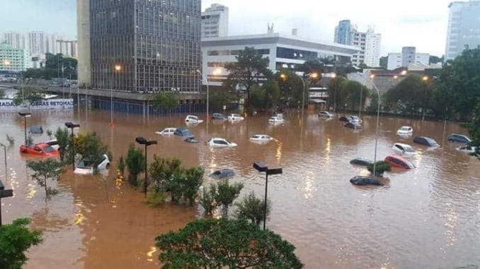 Alagamento leva moveleiros a realizar protesto