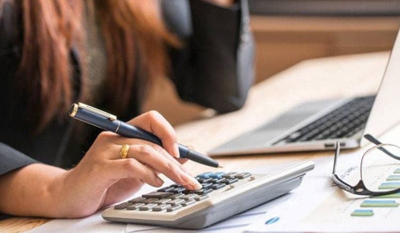 Confiança empresarial recua em março