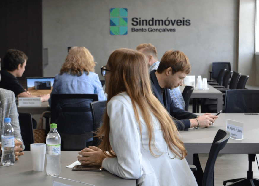 Sindmóveis promove programa Conhecimento para Exportar