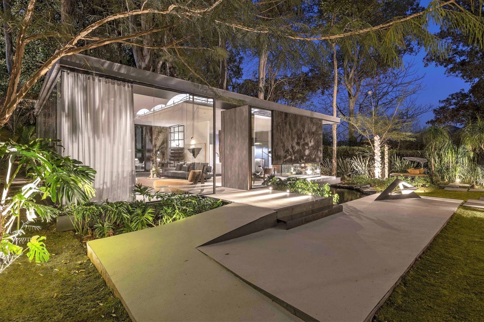 Casa dos Eucaliptos se integra à natureza na CASACOR Minas