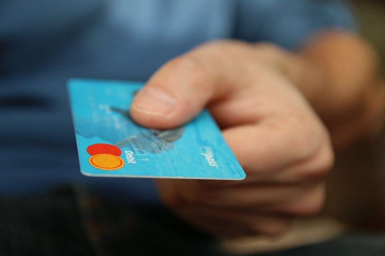 Brasileiros devem comprar mais neste final de ano