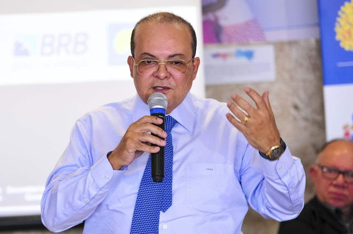 Governador libera lojas de móveis e eletros no DF