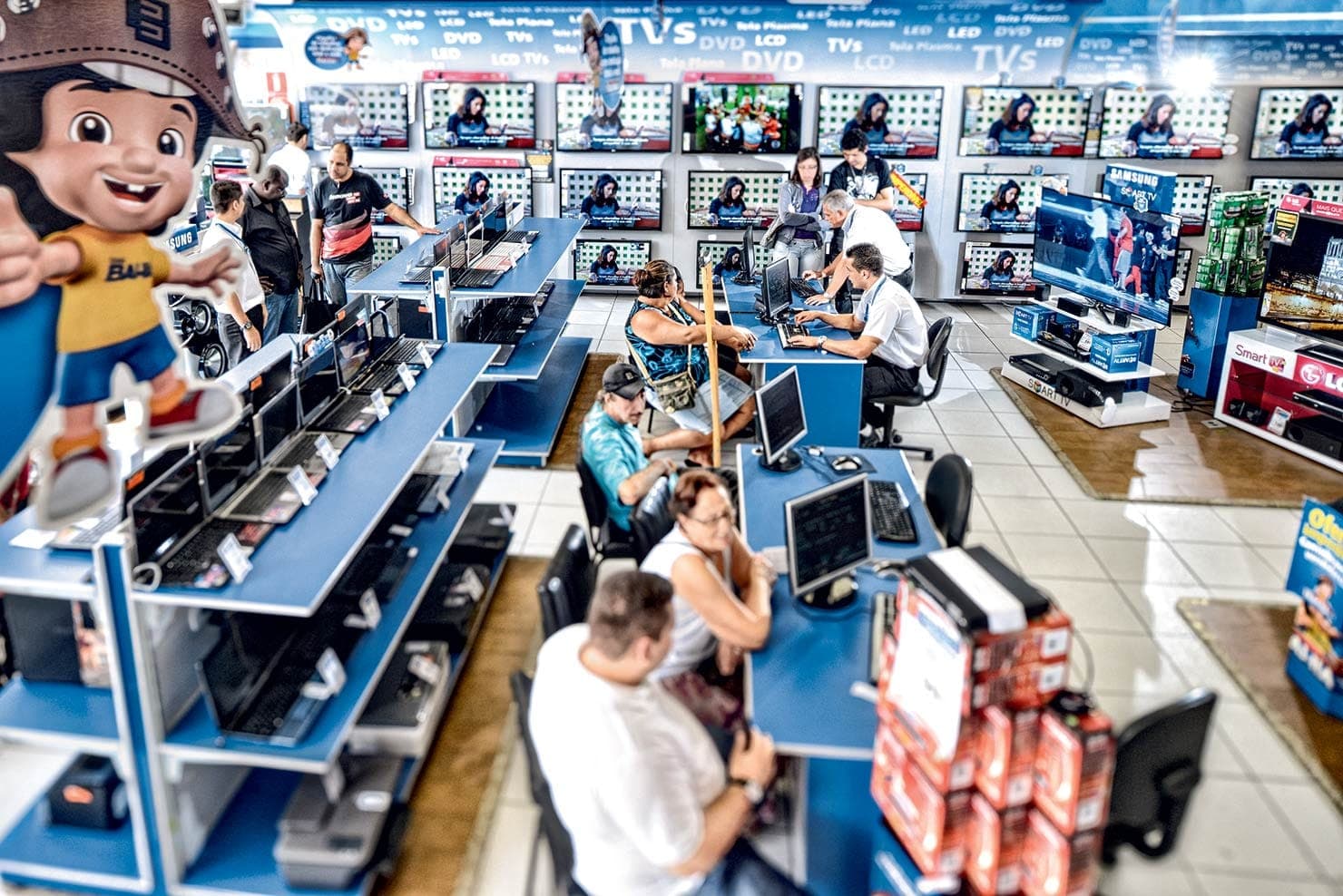 Via Varejo deve começar a semana com 200 lojas reabertas