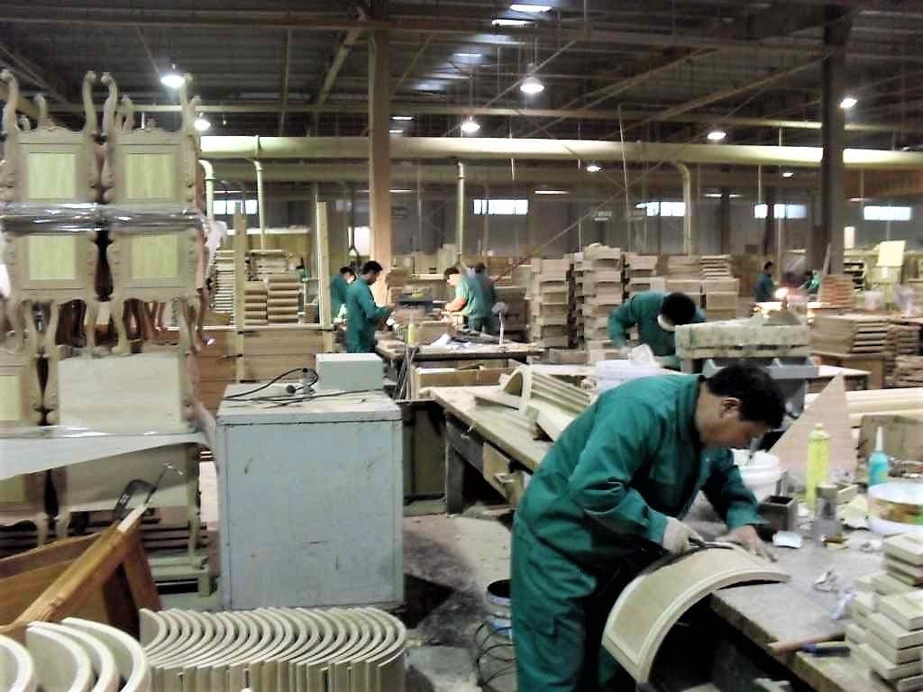 Importações recuam mais de 21%, mas da China reduzem menos