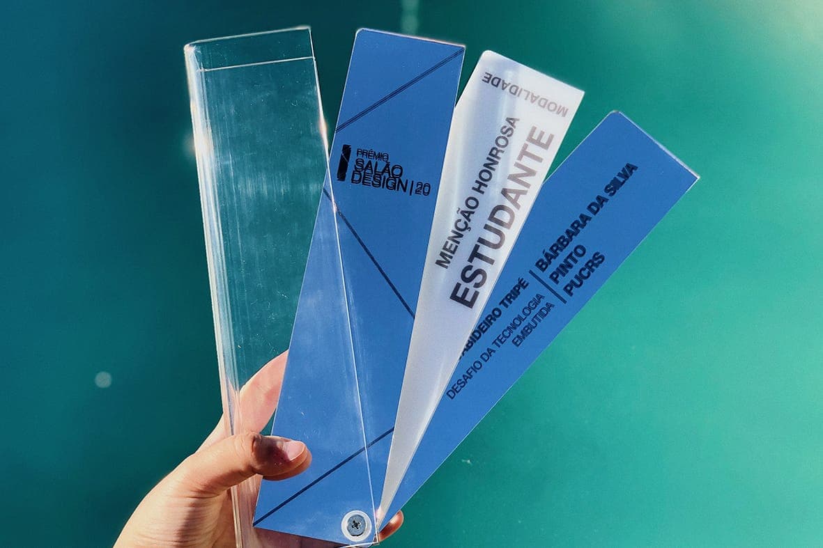 Vencedores do Prêmio Salão Design recebem troféus em casa